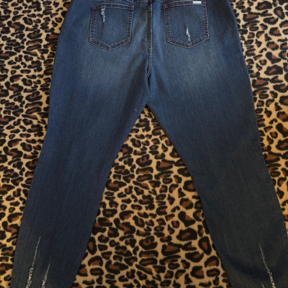 Jennifer Lopez Skinny Ankle Jeans - Picture 6 of 8